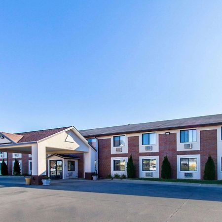 Quality Inn & Suites Ottumwa North Екстер'єр фото
