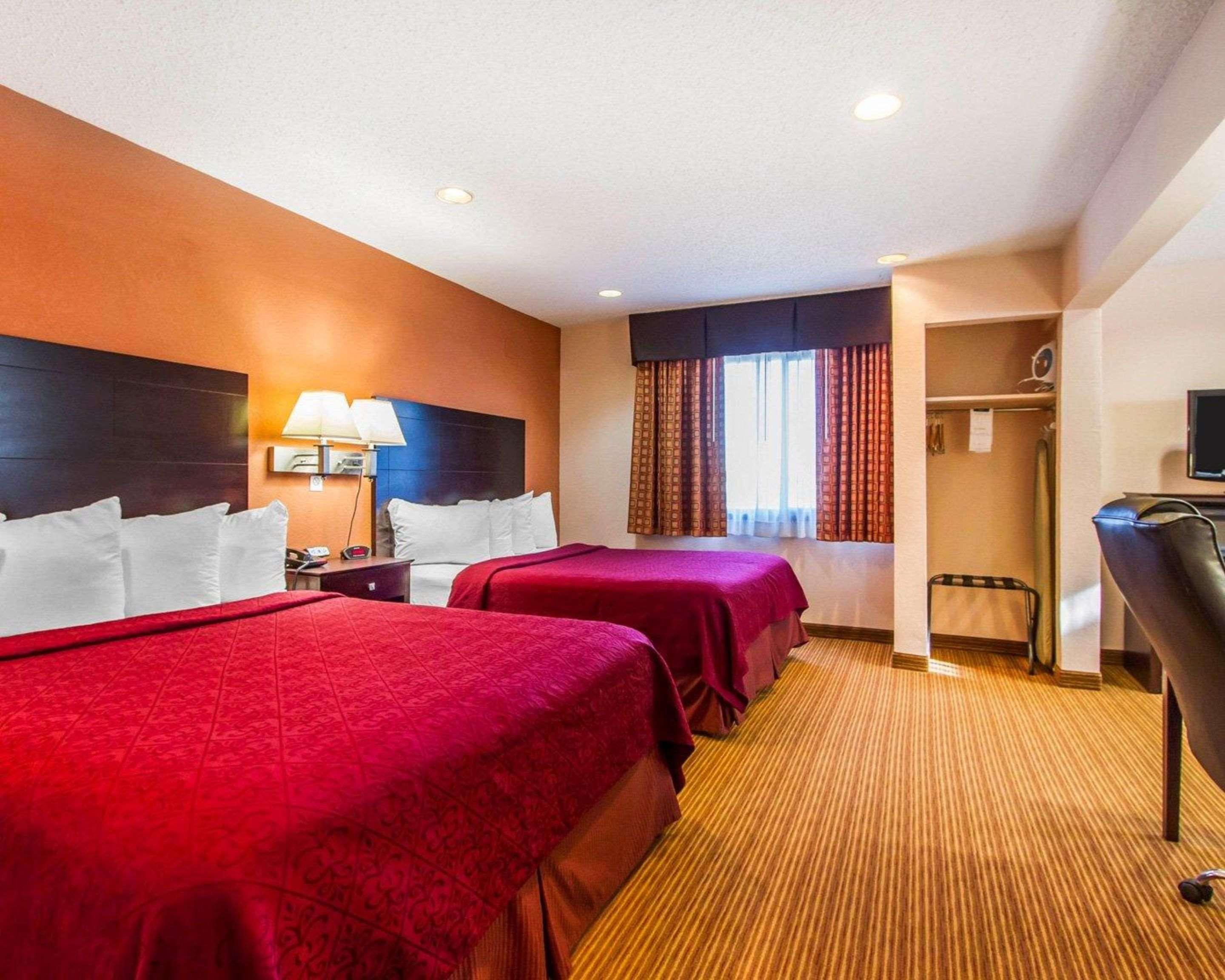 Quality Inn & Suites Ottumwa North Екстер'єр фото