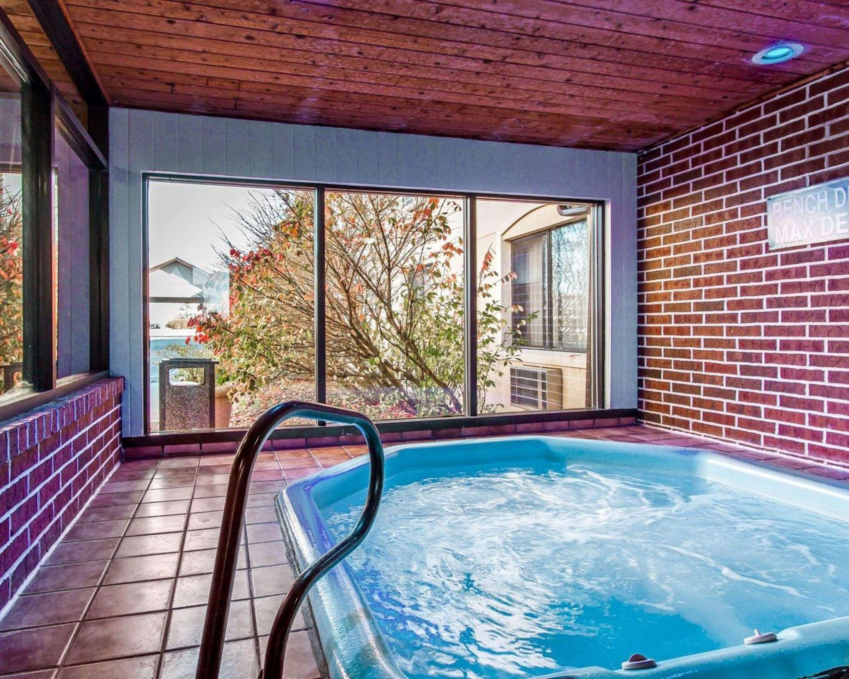 Quality Inn & Suites Ottumwa North Екстер'єр фото