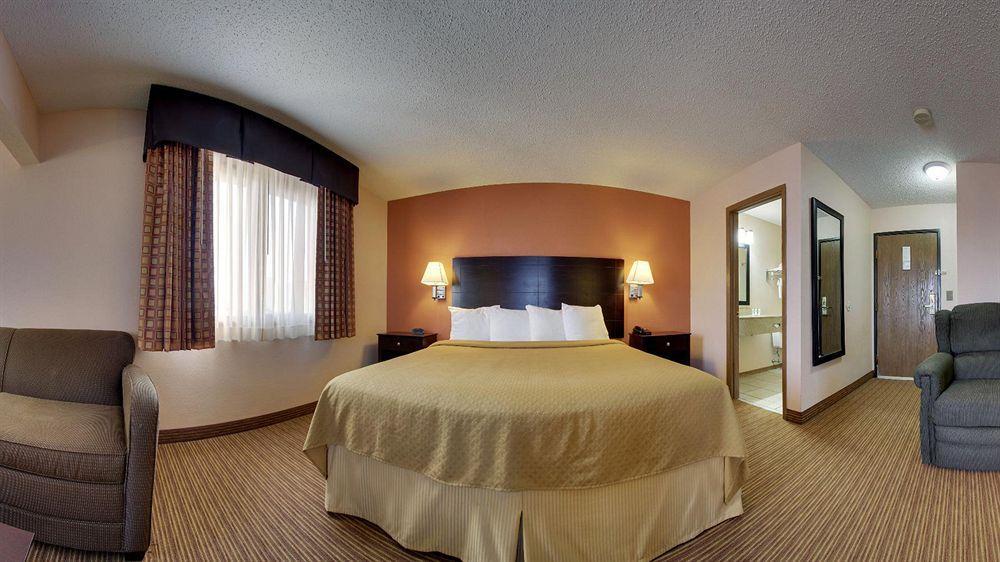 Quality Inn & Suites Ottumwa North Екстер'єр фото