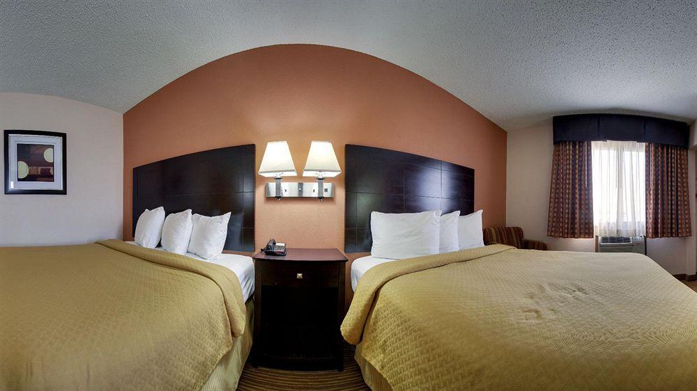 Quality Inn & Suites Ottumwa North Екстер'єр фото
