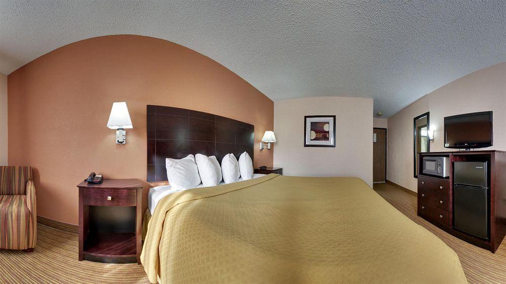 Quality Inn & Suites Ottumwa North Екстер'єр фото