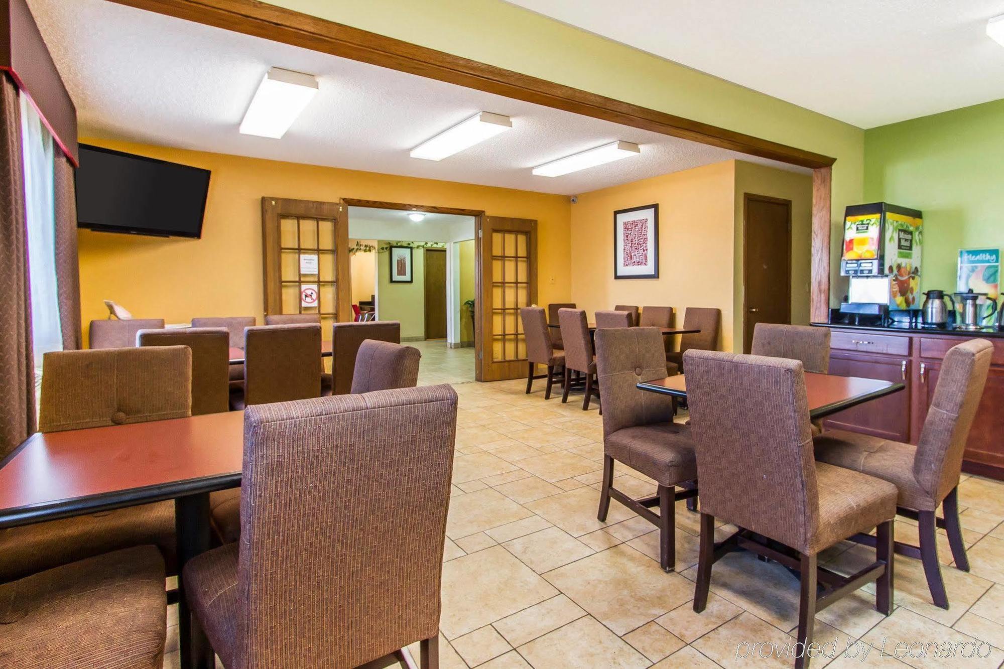 Quality Inn & Suites Ottumwa North Екстер'єр фото