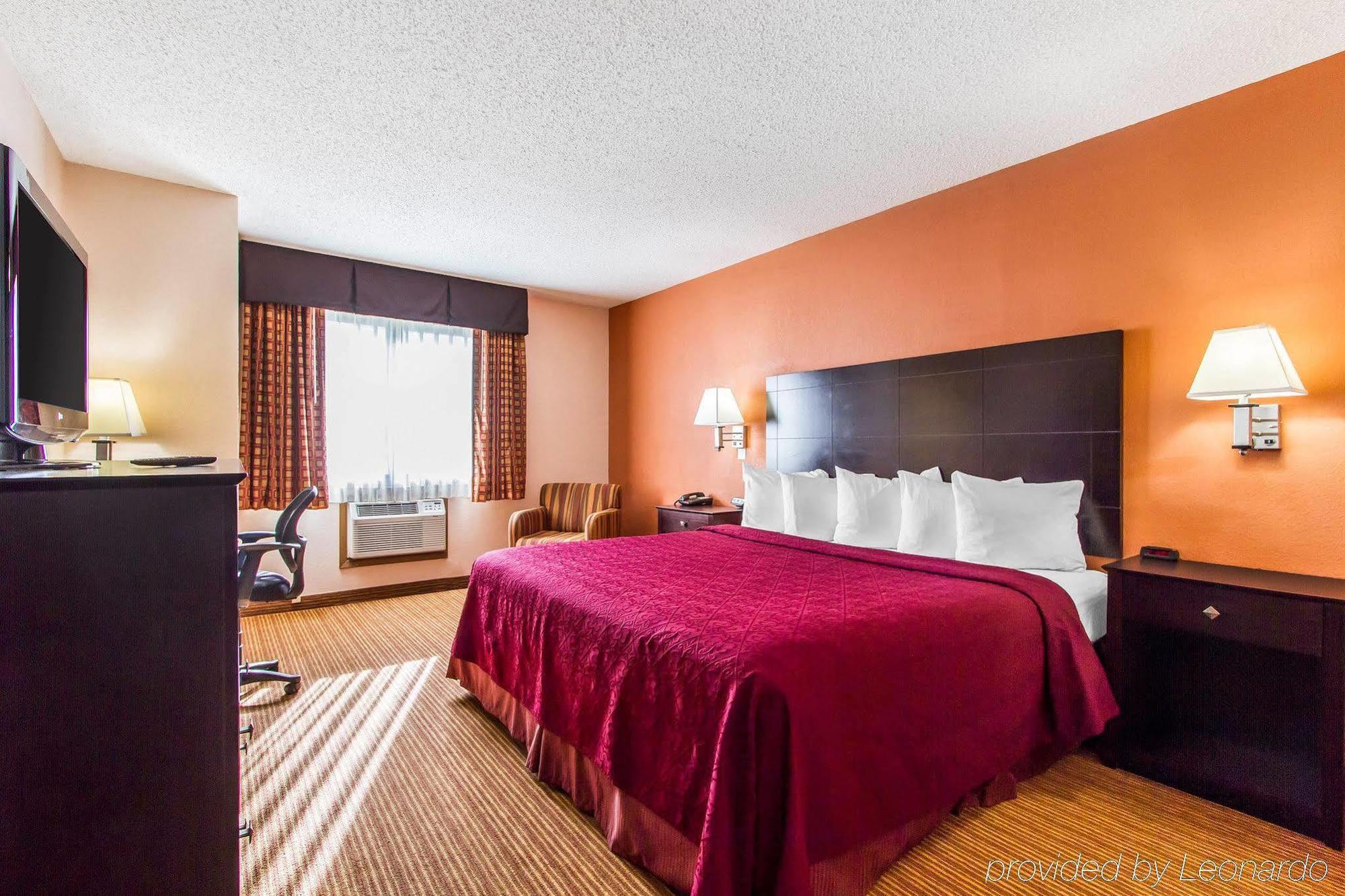 Quality Inn & Suites Ottumwa North Екстер'єр фото