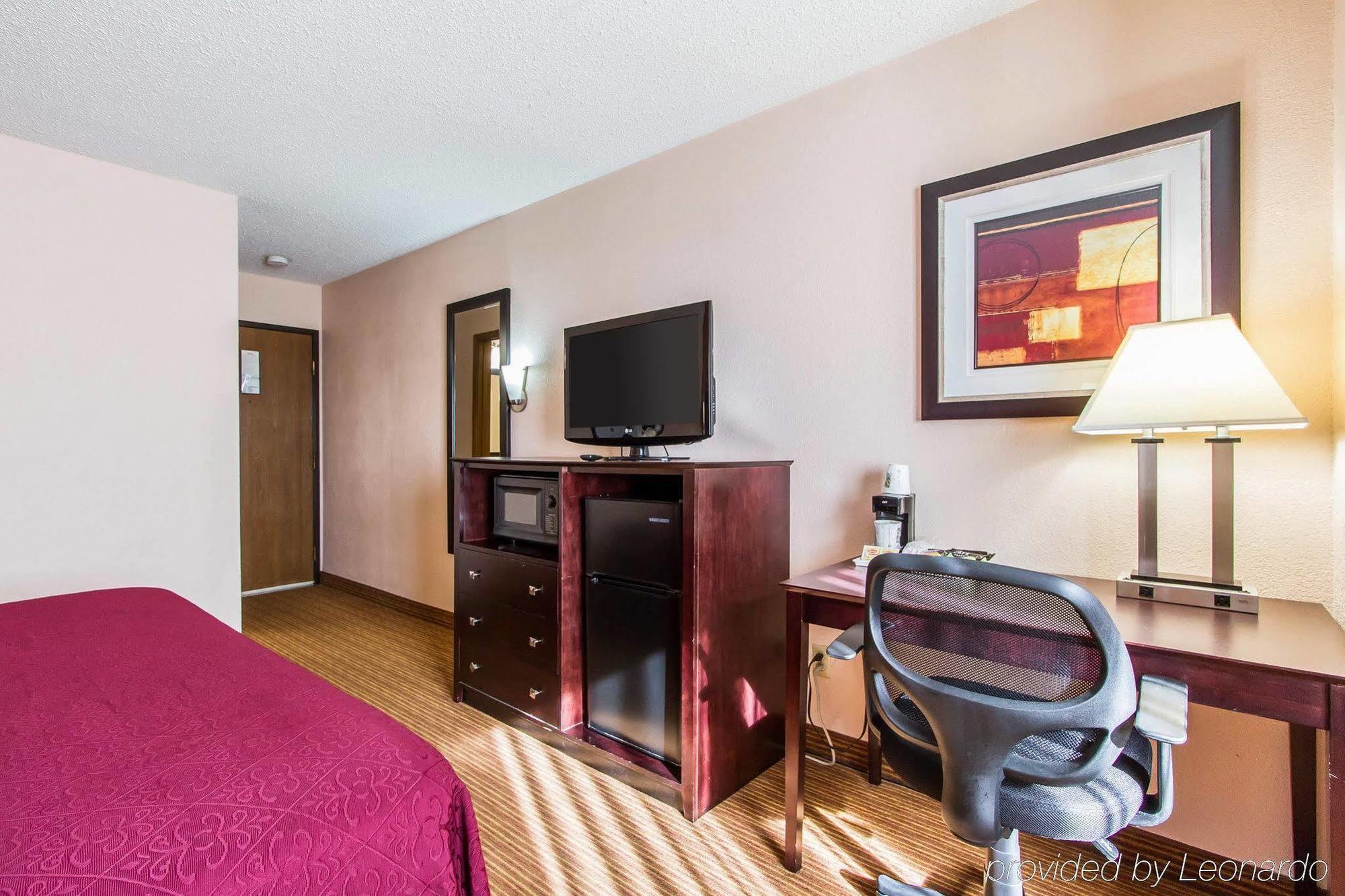 Quality Inn & Suites Ottumwa North Екстер'єр фото