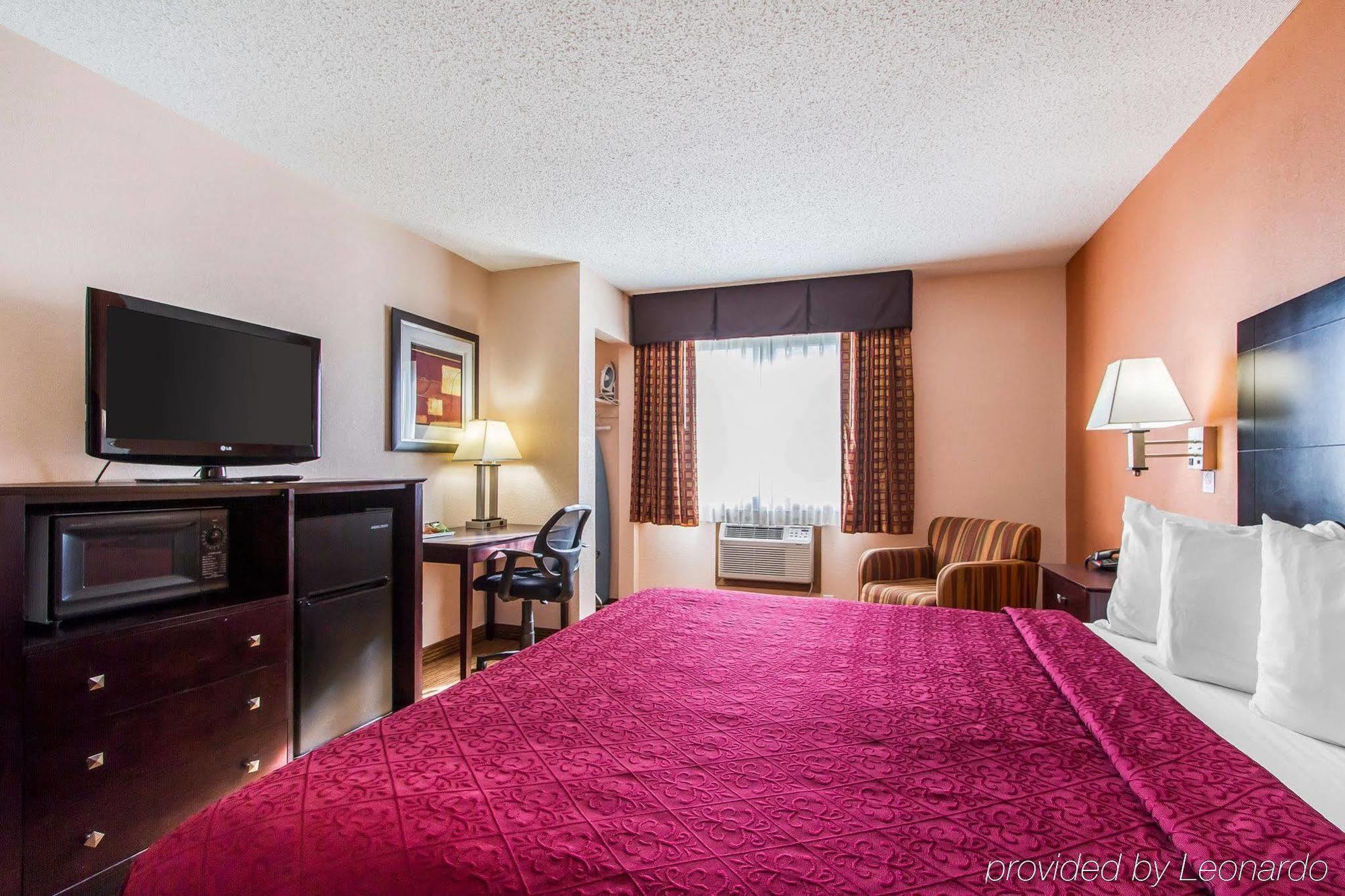 Quality Inn & Suites Ottumwa North Екстер'єр фото