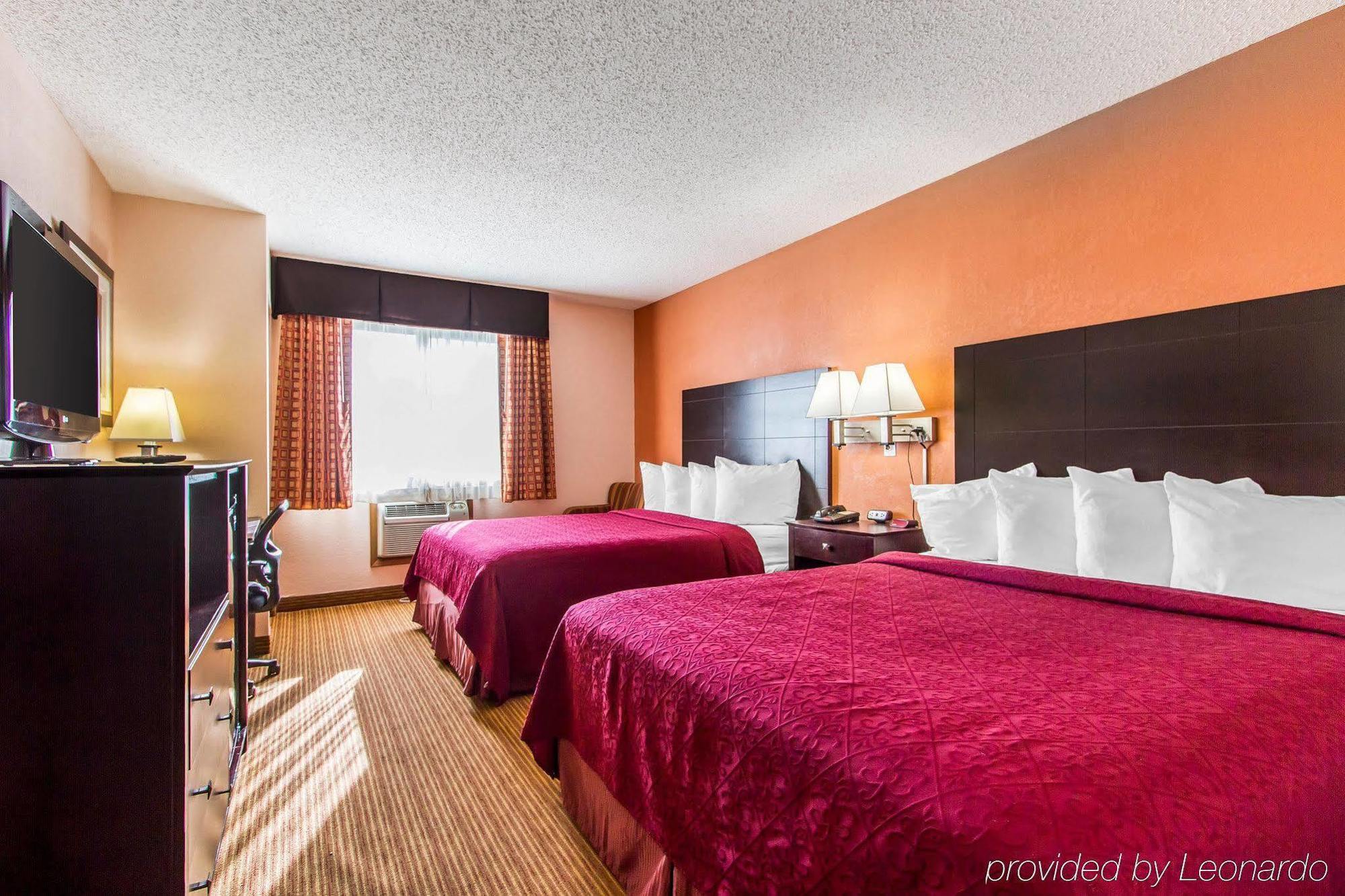 Quality Inn & Suites Ottumwa North Екстер'єр фото