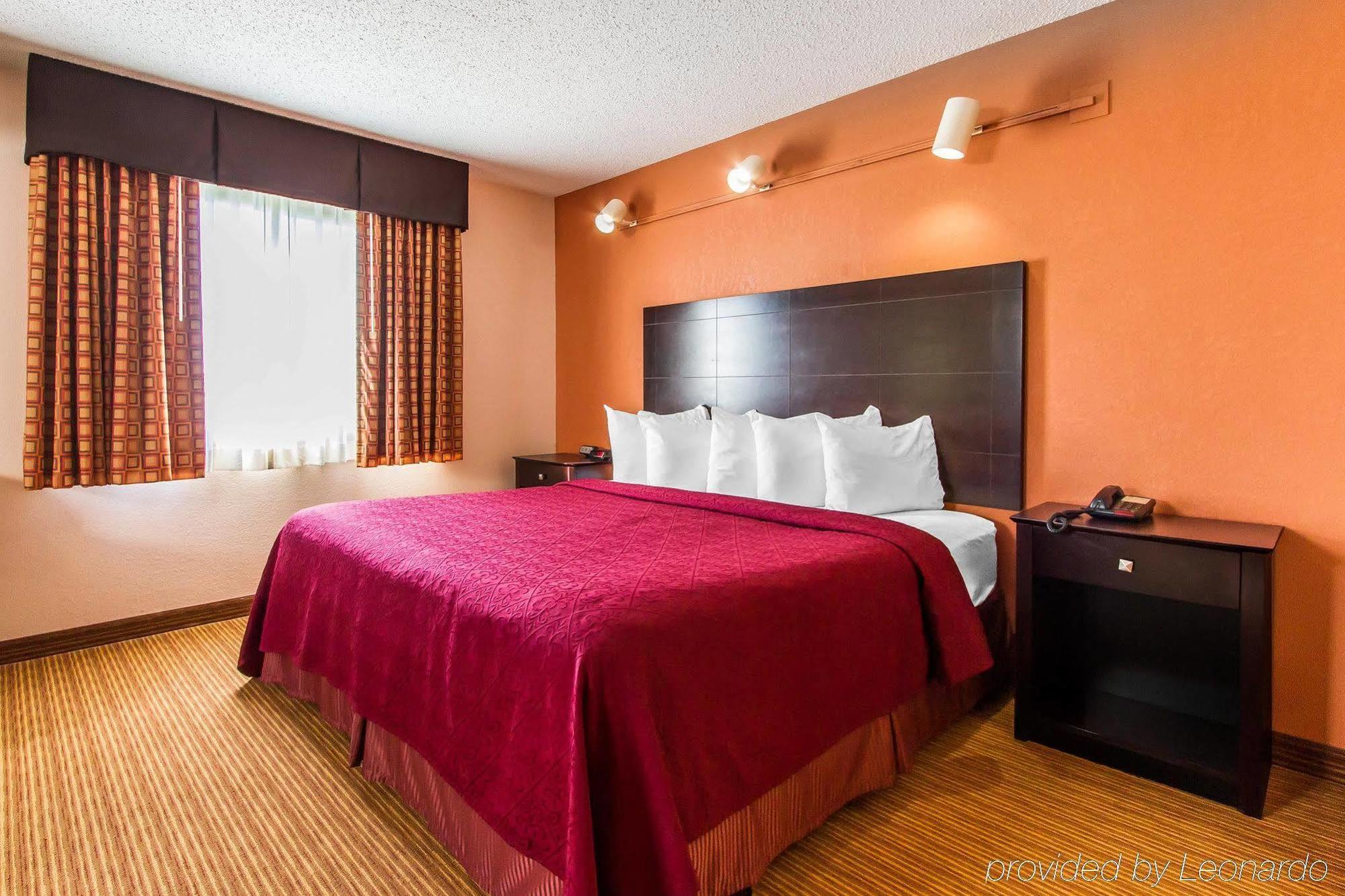 Quality Inn & Suites Ottumwa North Екстер'єр фото