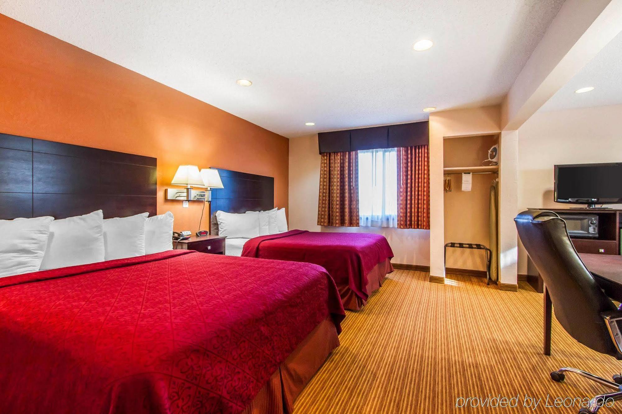 Quality Inn & Suites Ottumwa North Екстер'єр фото