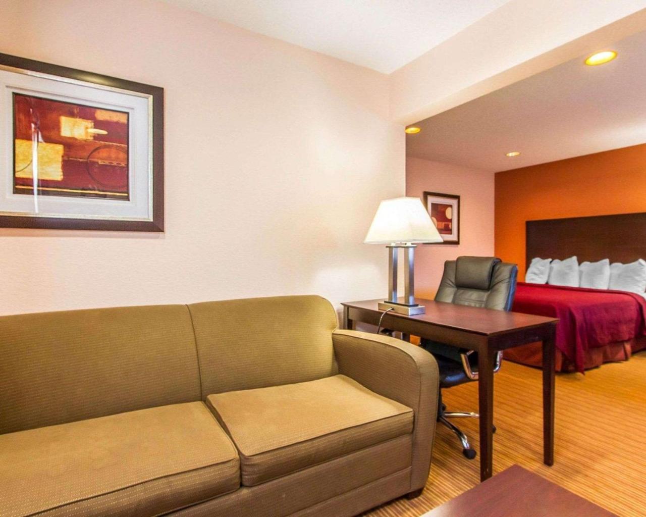 Quality Inn & Suites Ottumwa North Екстер'єр фото