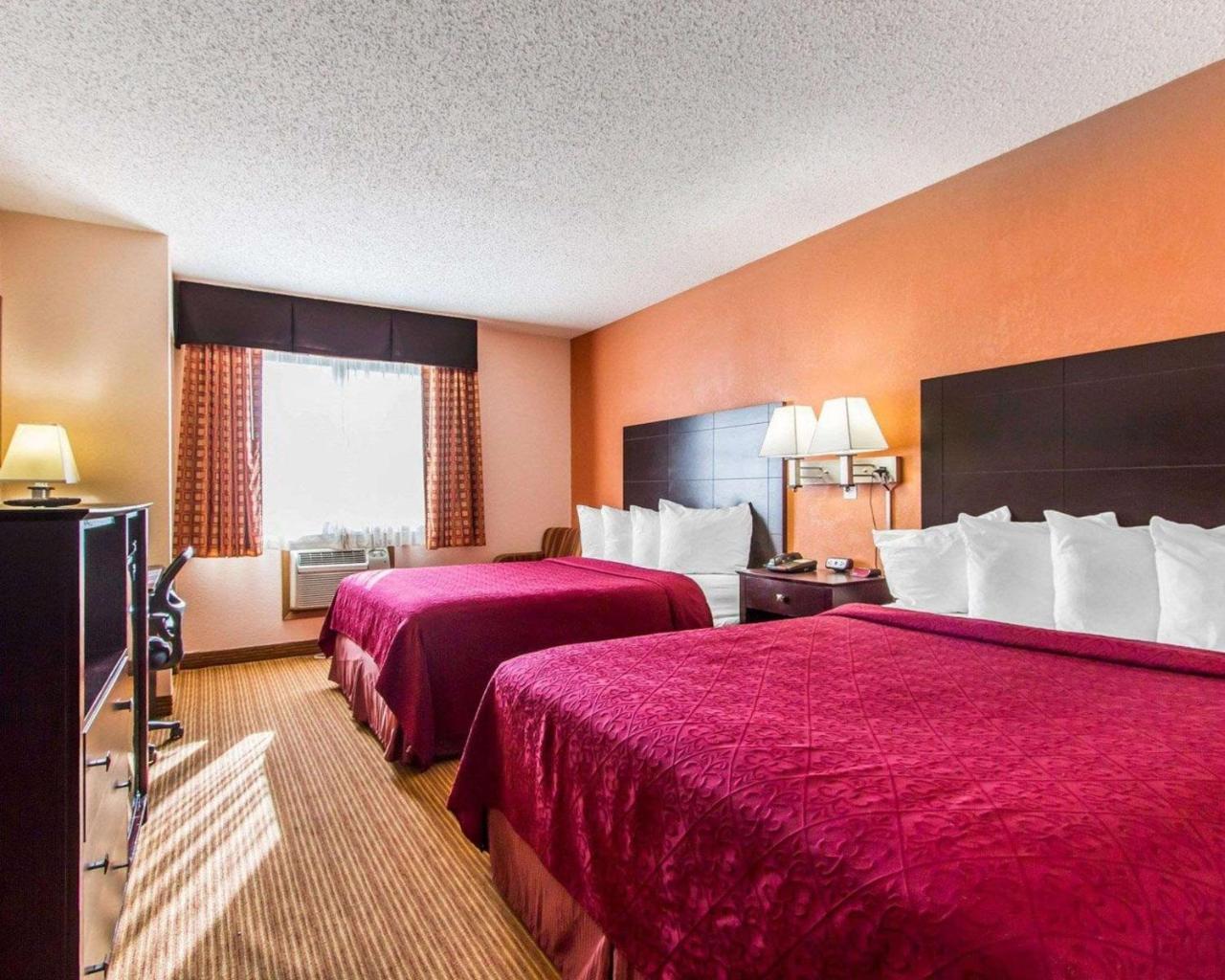 Quality Inn & Suites Ottumwa North Екстер'єр фото