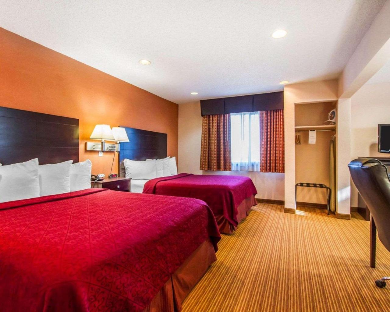 Quality Inn & Suites Ottumwa North Екстер'єр фото
